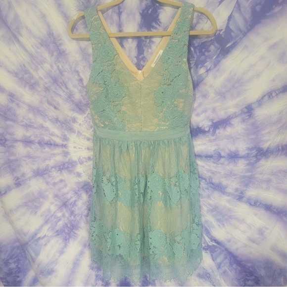 NWT Francesca's Women's Teal Mint Lace Over Tan Body Dress Size Small - Picture 1 of 12